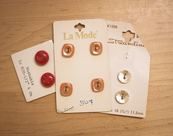 pink buttons, red buttons