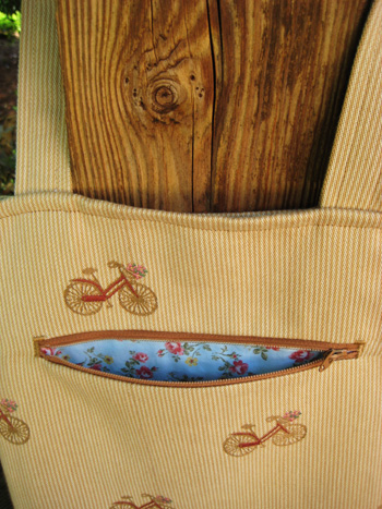 bicycle tote: outer zipper pocket detail bicycle tote: outer zipper pocket detail