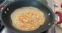 crêpe in the pan!