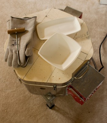 delphi ez-pro deluxe kiln (with gloves and molds) delphi ez-pro deluxe kiln (with gloves and molds)