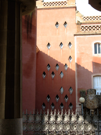 gaudi house gaudi house