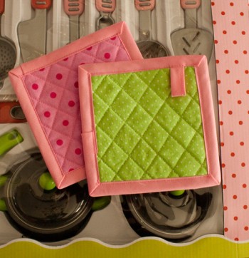 mini potholders made using the mitred corners with bias tape tutorial mini potholders made using the mitred corners with bias tape tutorial