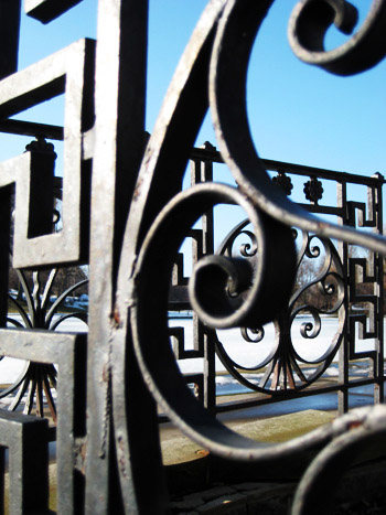swirly gate